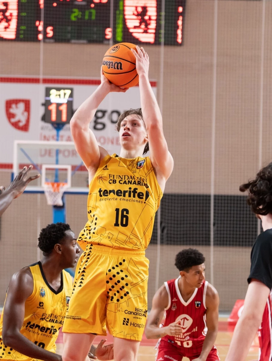 Foto:@FundacionCBC. Bordón anotó 25 puntos y tomó 5 rebotes en la Liga U22 del básquetbol de España