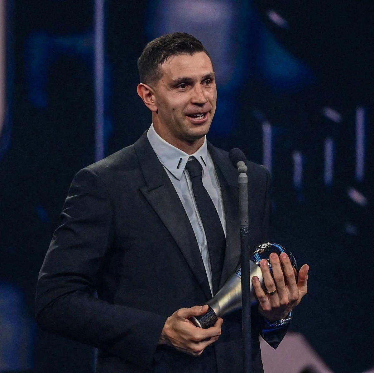 Dibu Martínez ganó dos veces el trofeo (Foto: FIFA).