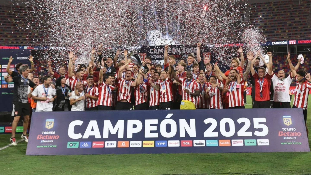 Estudiantes, el equipo que tuvo un año flojo y lo terminó con dos títulos nuevos | FotoX@EdelpOficial