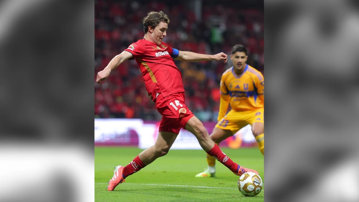 Foto: Marcel Ruiz maneja el mediocampo de Toluca.