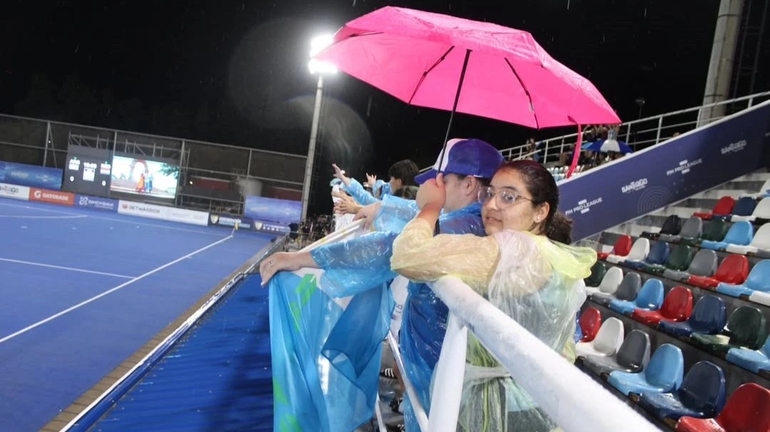 El público esperó hasta el final, pero no hubo revancha con Países Bajos. Foto: @turismo_santiago