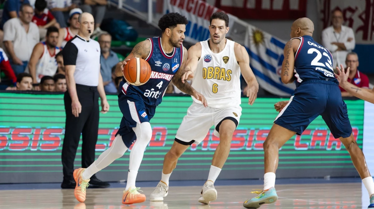 Foto: Obras volvió a jugar bien como contra Flamengo pero también perdió con Nacional.