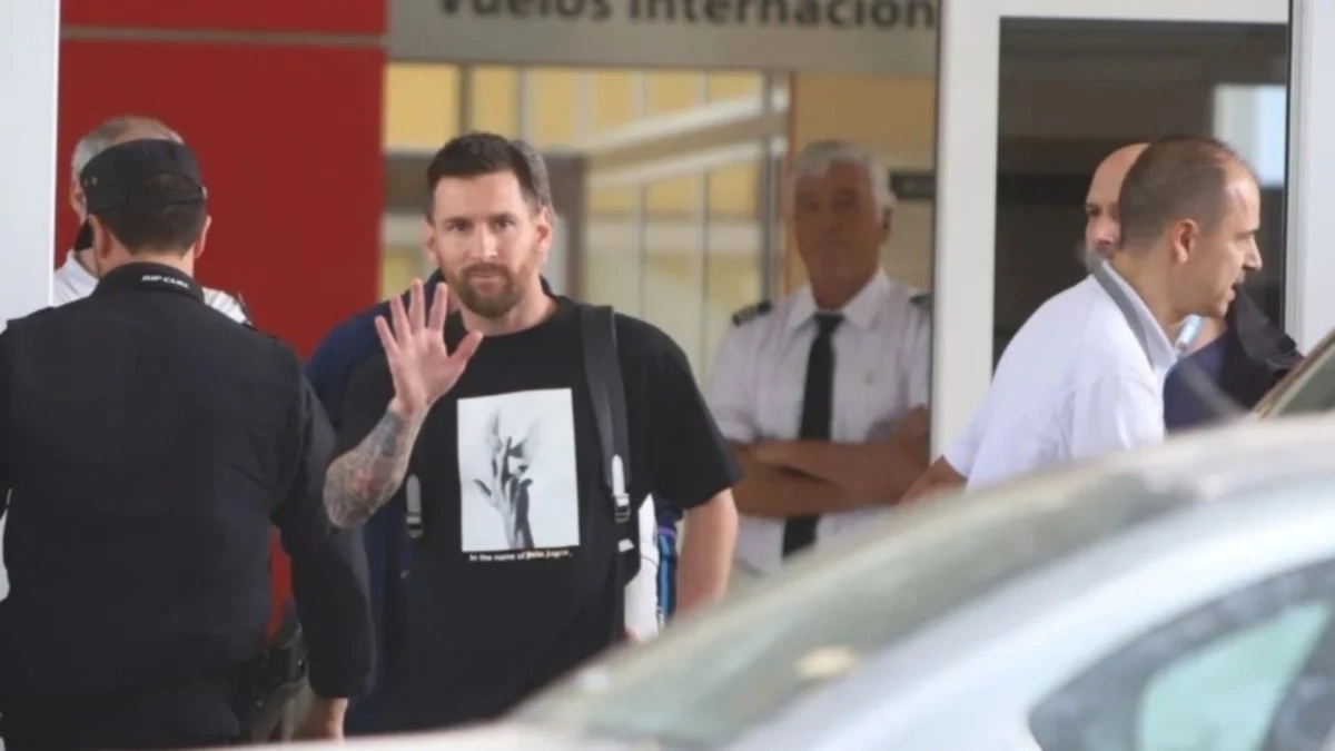 Messi saluda a los fans. Foto: Archivo.