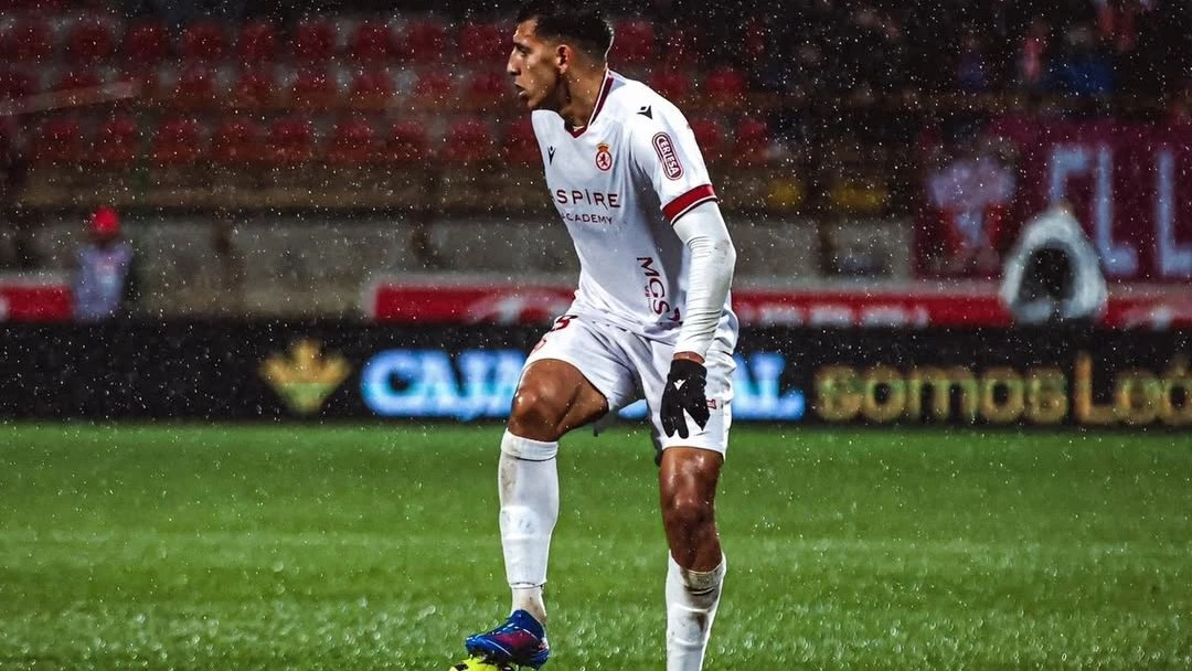 El ex Vélez Thiago Ojeda la pisa en la victoria del Cultural &nbsp;Leonesa ante Levante. foto: @cydleonesasad.