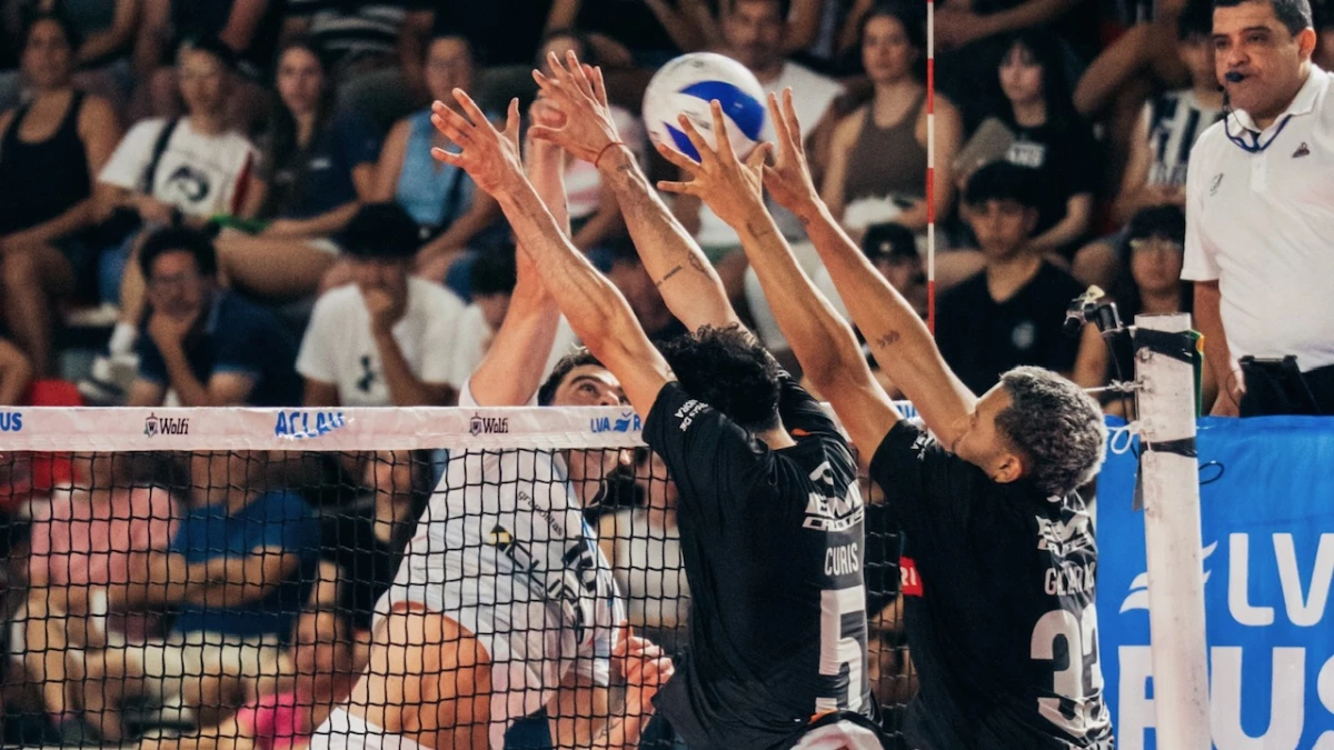 Foto: Ciudad Voley fue muy superior a Defensores de Banfield en la final de la Copa ACLAV.