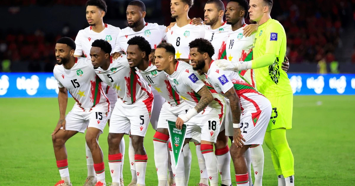 Foto: Surinam, la selección que se ganó en las canchas un lugar en el repechaje mundialista que podría perder en la FIFA