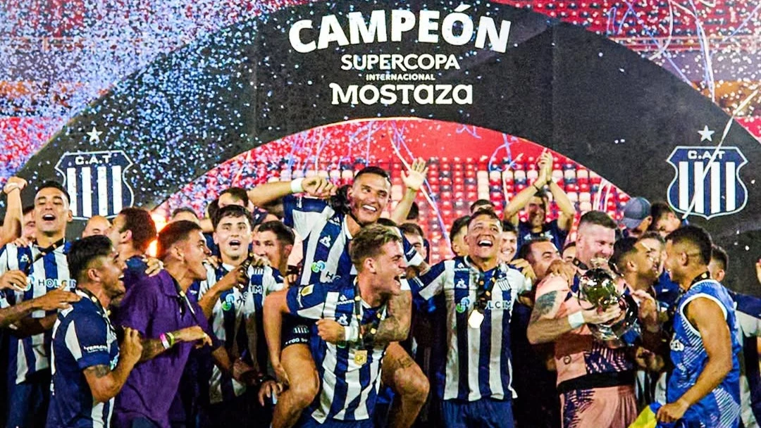 Talleres le ganó a River la Supercopa Internacional en marzo y festejó su primer título local | Foto: Talleres