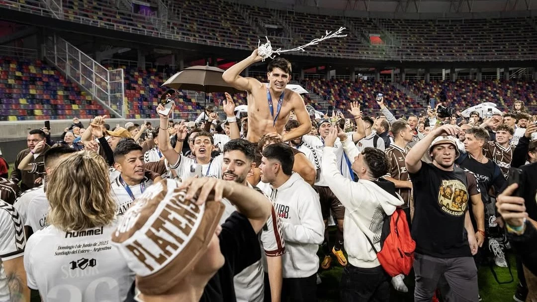 Platense hizo historia en Santiago del Estero al vencer en la final a Huracán | Foto: Platense