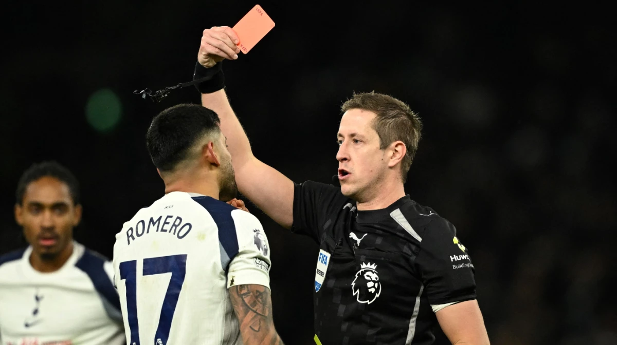 Cuti vio la tarjeta roja en tiempo de descuento