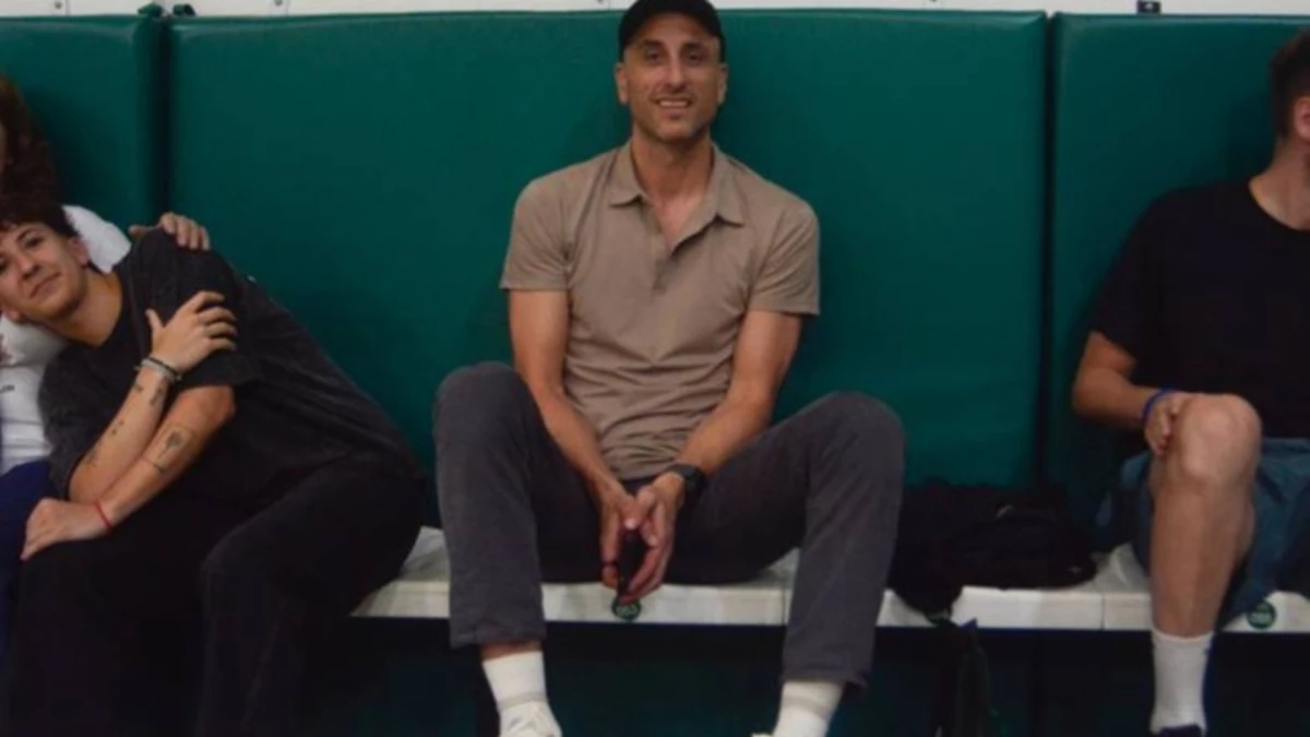 Manu posa ante la cámara. Foto: La Nueva Provincia.