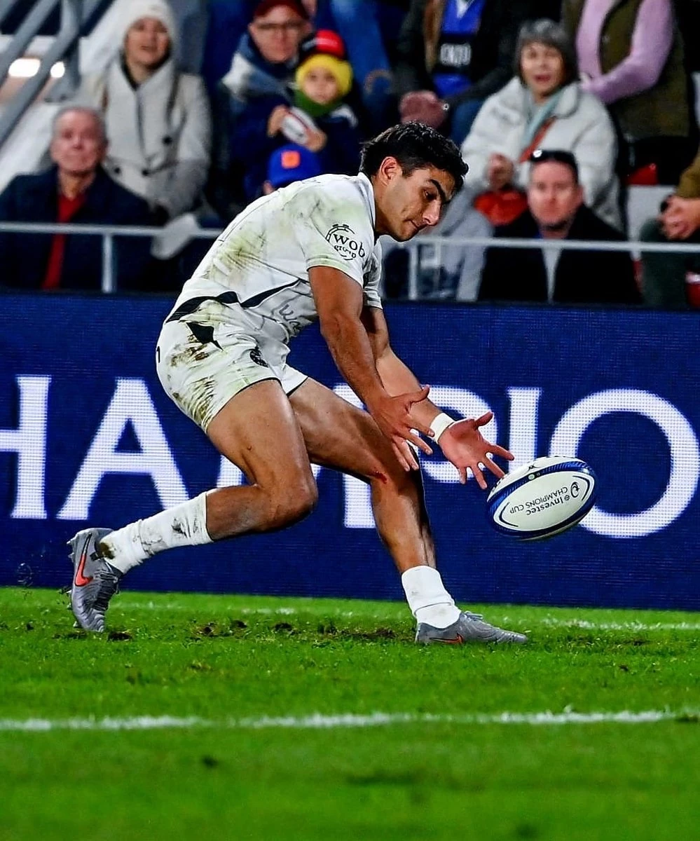 Foto:@premrugby. El cordobés Carreras sumó 10 tantos para Bath, que ganó por la Premiership