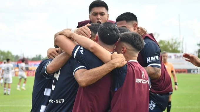 Los jugadores de Acassuso festejan el ascenso a la Primera Nacional. Foto: @AcassusoOficial &nbsp;