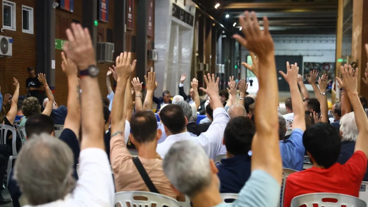 Foto: San Lorenzo votó a mano alzada.