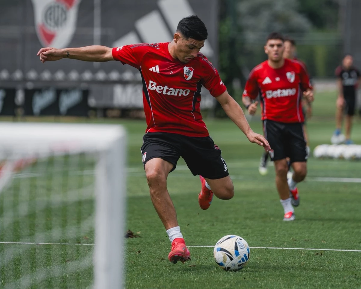 Foto: Prensa River. Salas durante la pretemporada perdió su lugar en el 11 y el DT eligió la dupla Colidio-Driussi- &nbsp;
