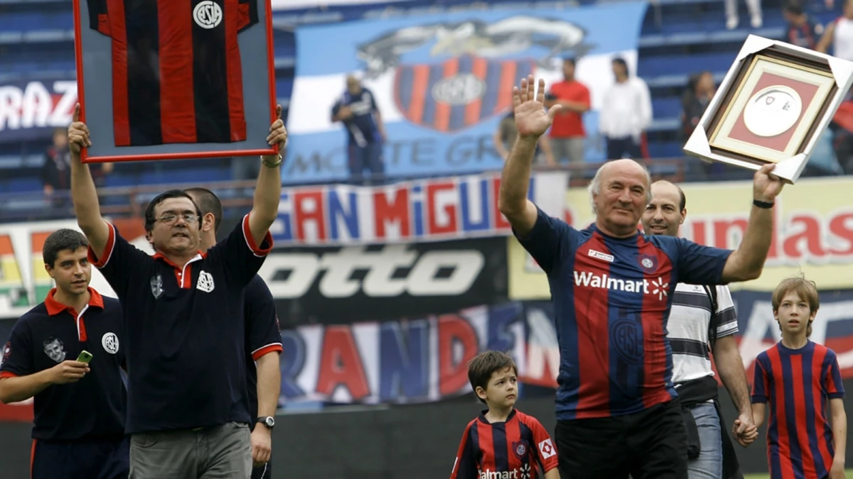 Foto:@SanLorenzo. El goleador del Ciclón y un justo reconocimiento a una trayectoria impecable