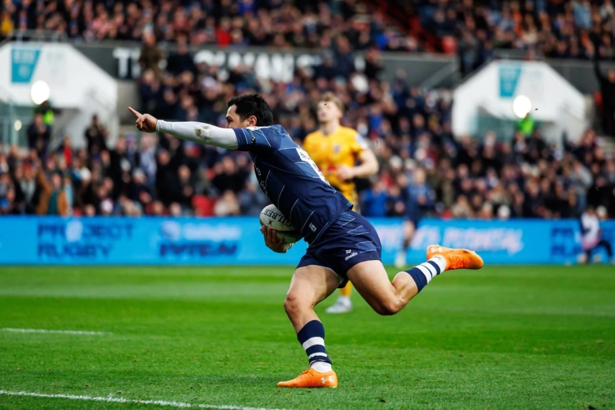 Foto: @BristolBears. Primer try de Tute Moroni en la Premiership inglesa. Ganaron los Bristol Bears a Newcastle Falcons