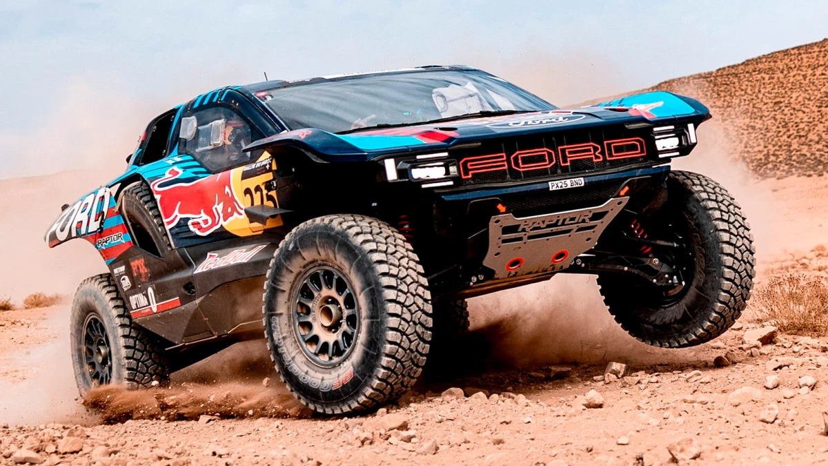 Carlos Sainz en acción con su Ford, máquina con la que quiere ser protagonista en la categoría Ultimate | Foto: @CSainz_oficial