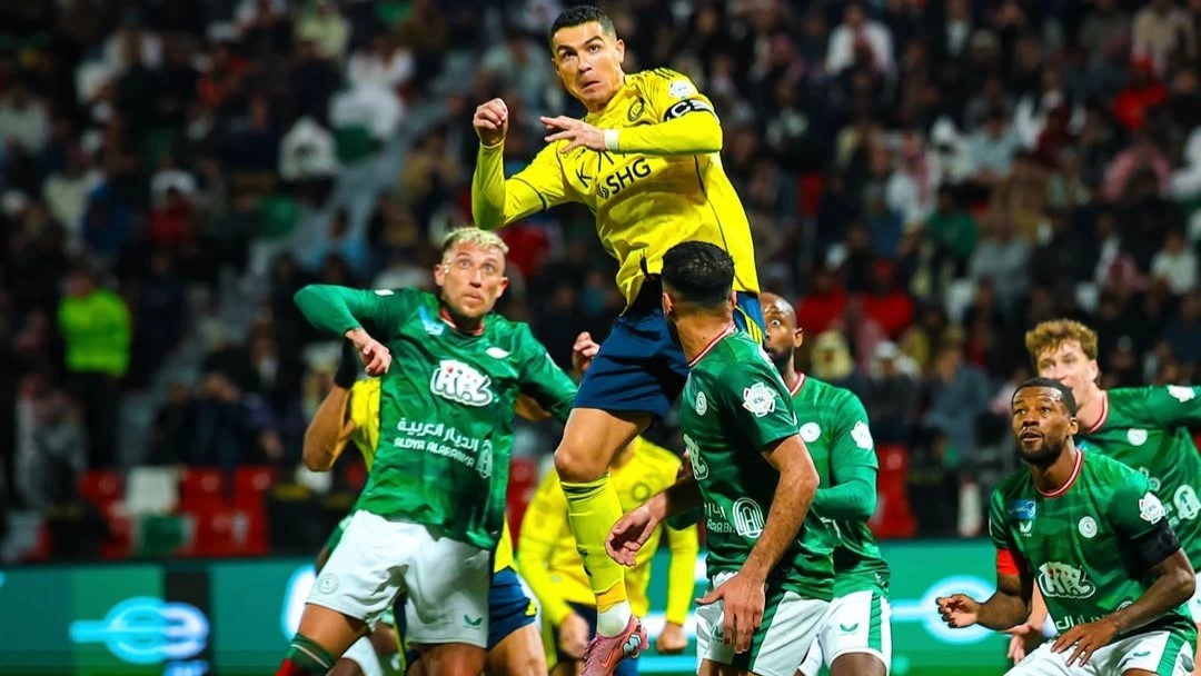 Foto: Liga Saudita. CR7 convirtió, de espalda, y llegó a los 957 goles en su carrera deportiva