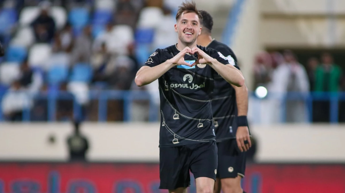 El argentino Vada festeja su sexto tanto para el Damac. foto: @damacfc.