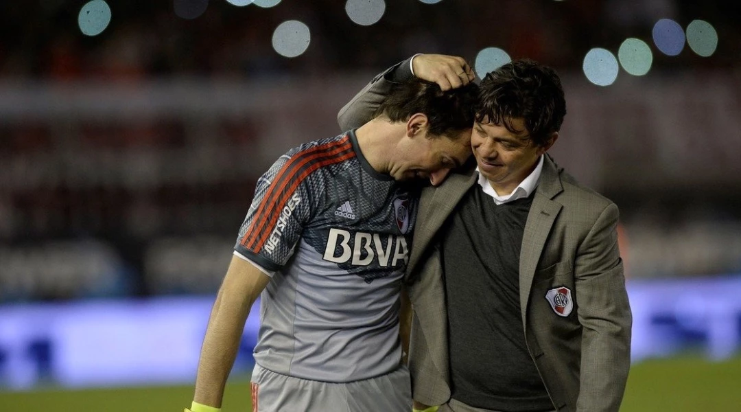 Trapito. Barovero saluda a Gallardo en su último partido en el Millonario. Foto: River Plate Prensa.