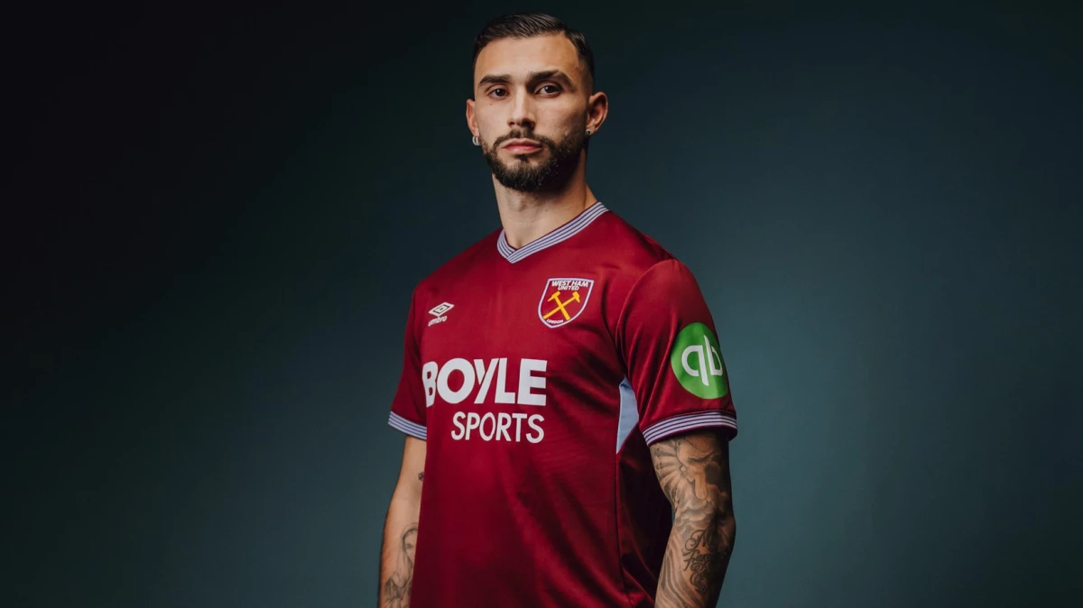 El mendocino ya posó con su nueva camiseta. Foto: @WestHam