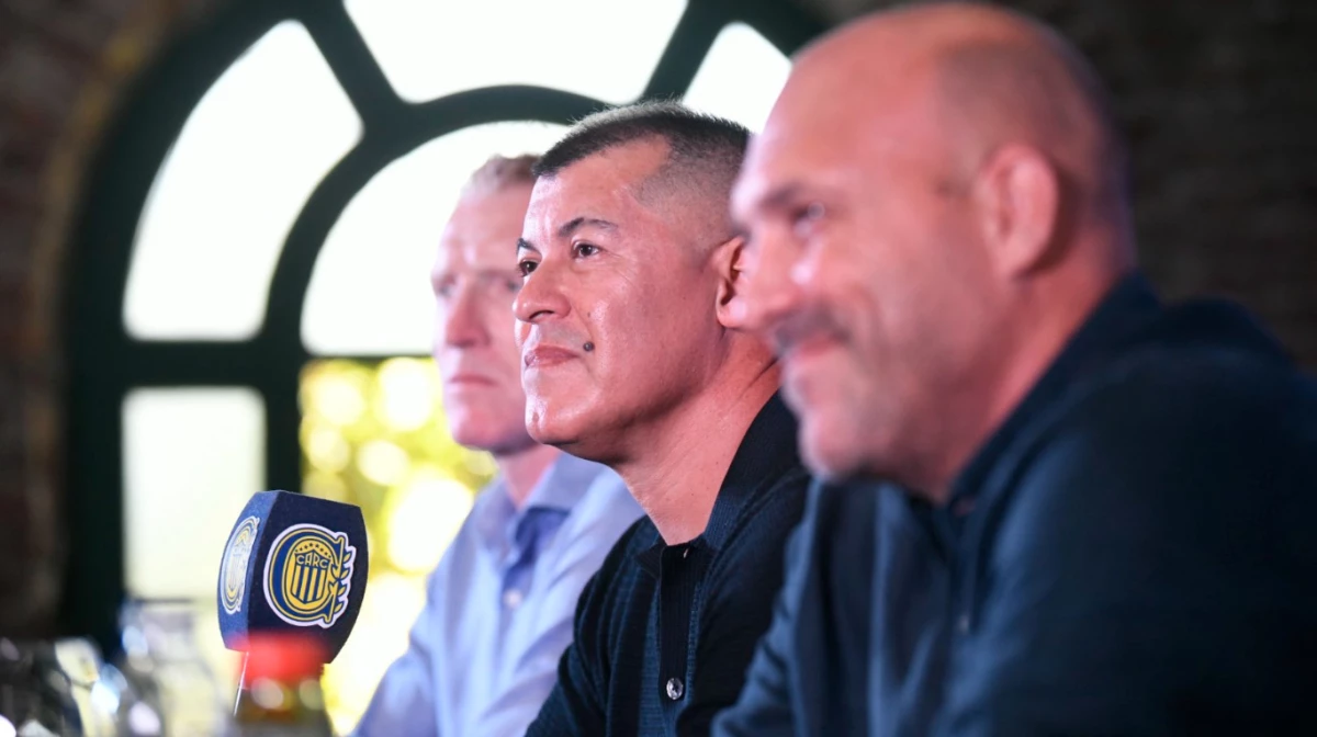 Foto: Jorge Almirón fue ratificado en su cargo por el presidente de Rosario Central, Gonzalo Belloso.