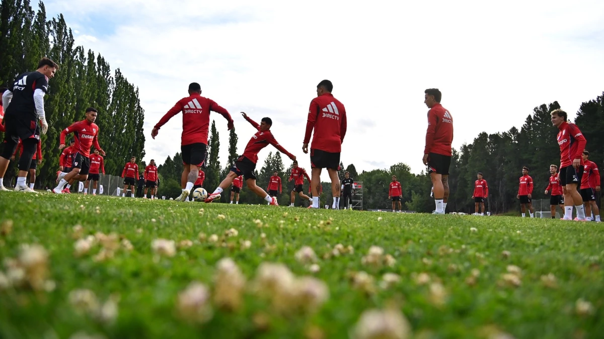 Foto: Prensa River. Centurión trabajó casi a la per del resto y mostró buenas chances de estar ante la lesión de Armani