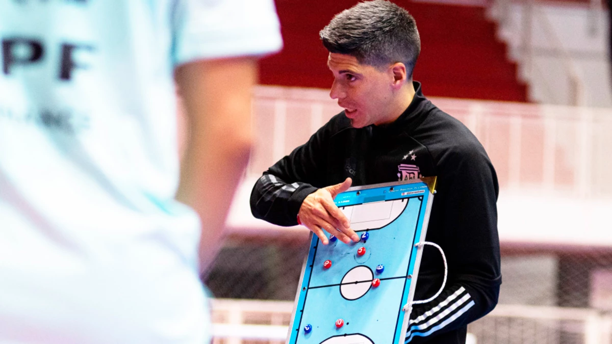 Matías Lucuix, el entrenador de un seleccionado argentino masculino de futsal siempre candidato | Foto: AFA