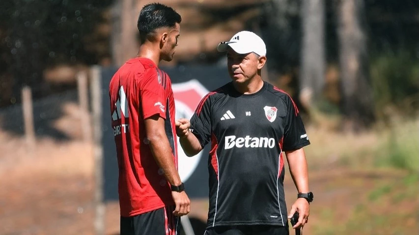 Gallardo habla con Fausto Vera, pero espera más refuerzos. Foto: River.
