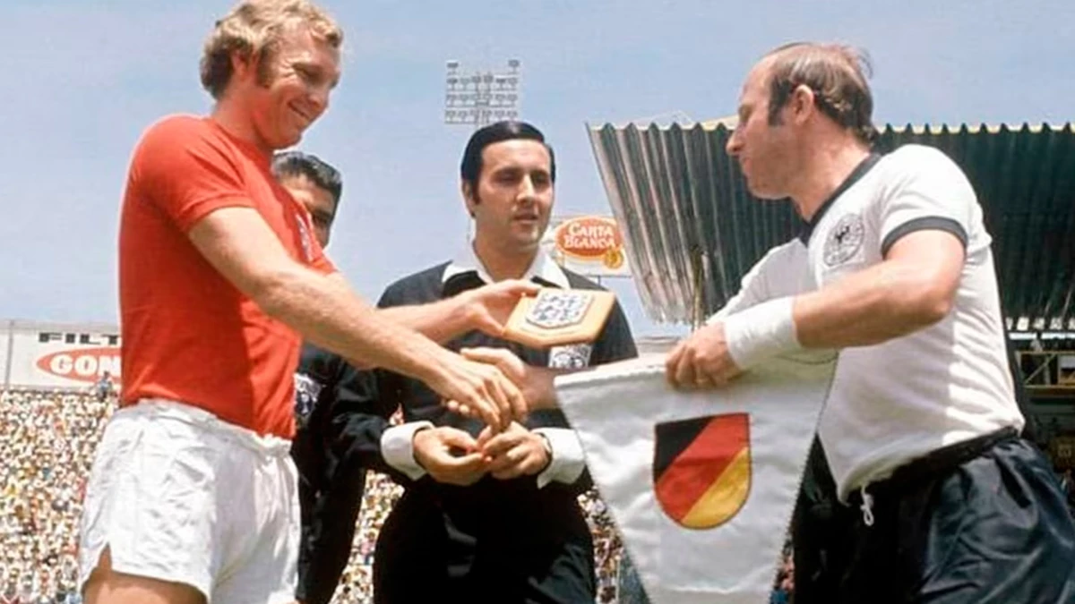 Foto: En el sorteo de capitanes en el Mundial 70 entre República Federal Alemana e Inglaterra