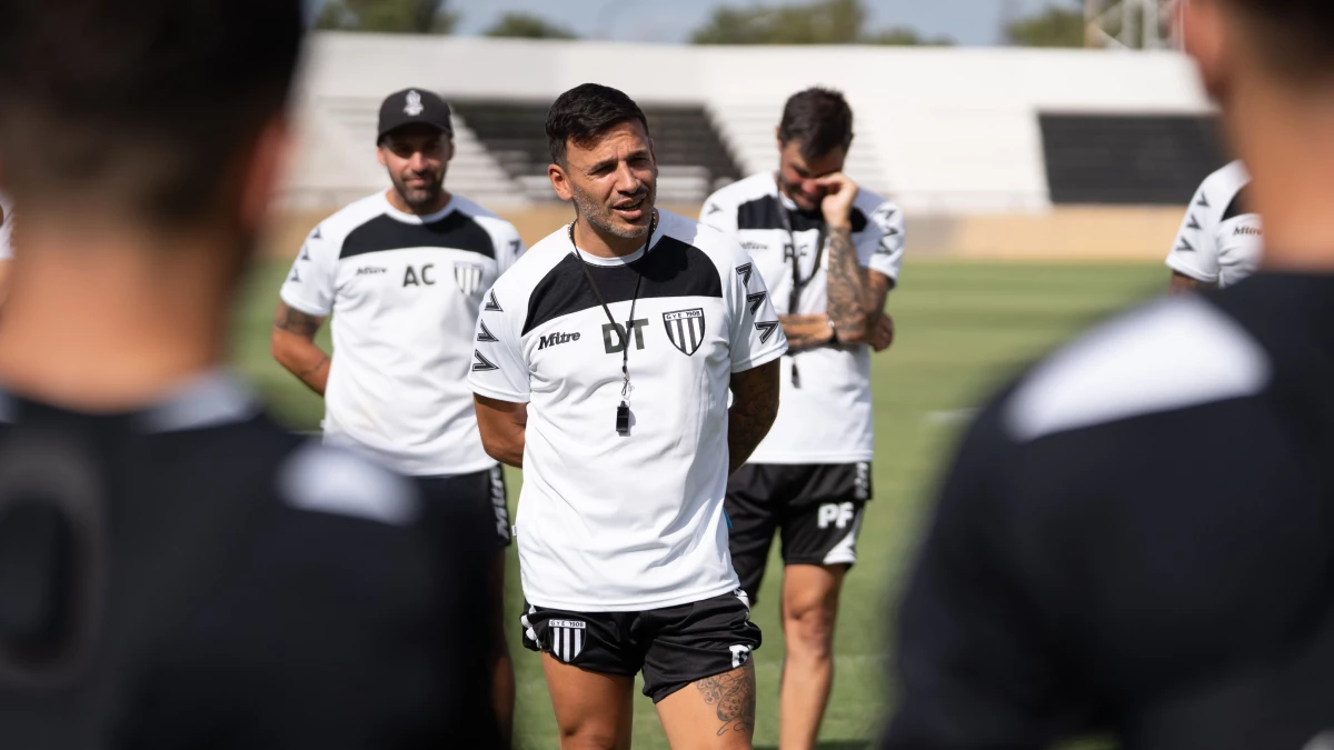 Foto:@GimnasiaMendoza. El DT Ariel Broggi proseguirá al frente del plantel del Pituco en Primera división