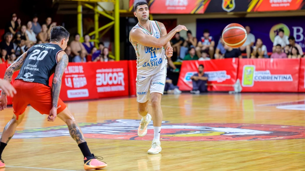 Foto: Oberá TC se llevó una victoria necesaria para seguir dando pelea en su visita a San Martín. X@CSM_Corrientes..