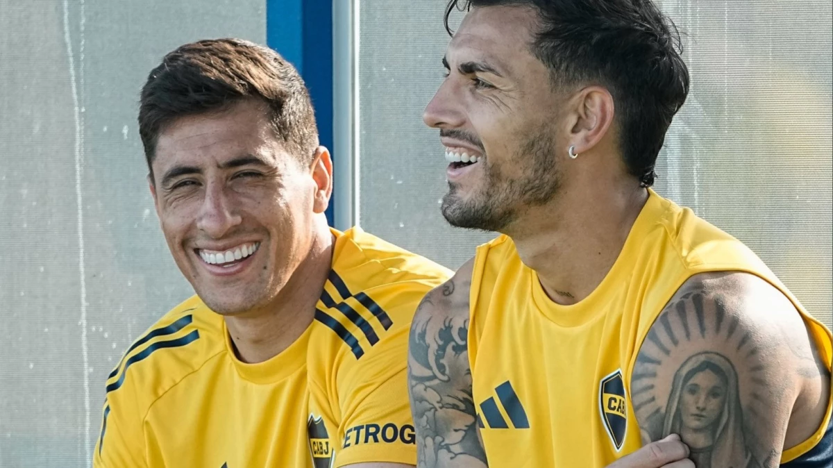 Miguel Merentiel y Leandro Paredes, inseparables en la concentración de Boca en Ezeiza. (Foto: @BocaJrsOficial)
