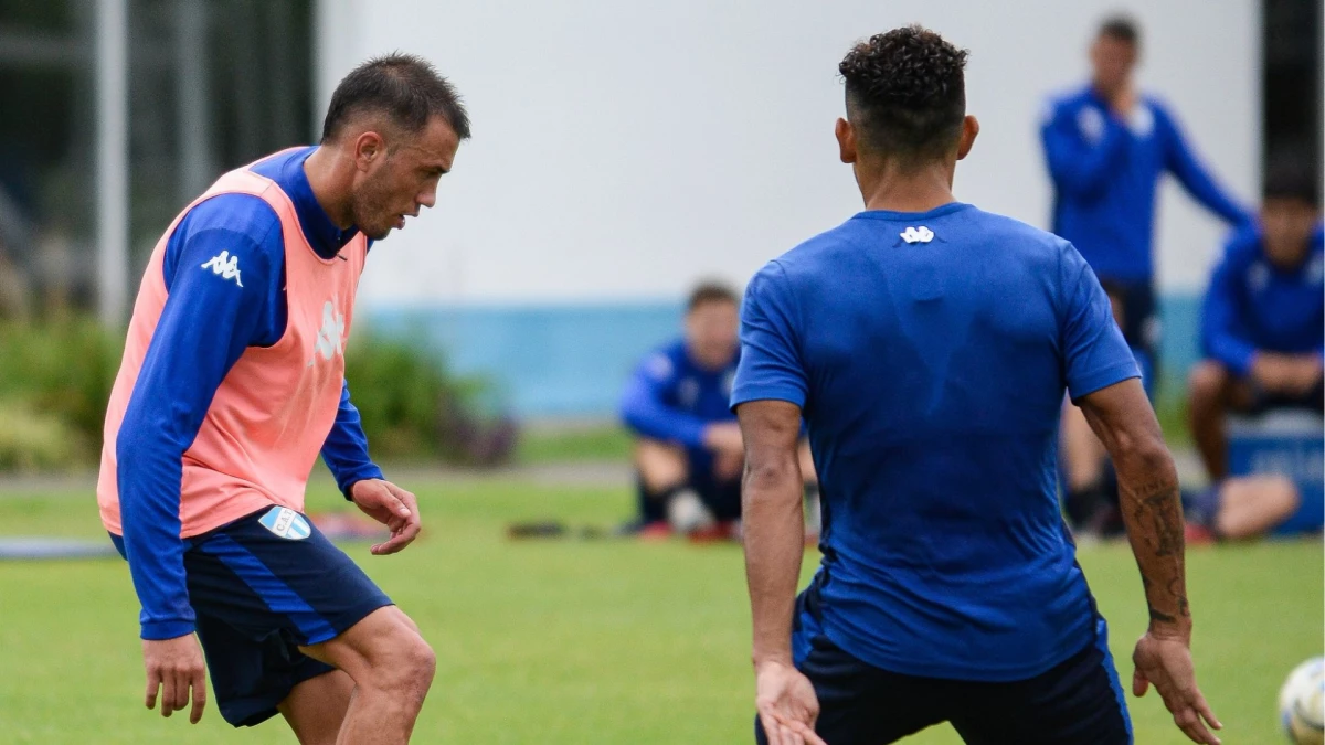 Foto:@ATOficial. Entrenamiento en el complejo Salmoiraghi y posterior viaje del Decano a territorio uruguayo