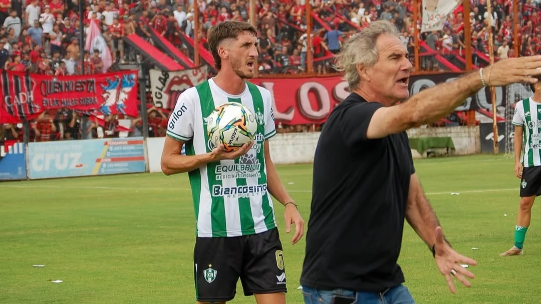 Foto: “X” de Club Gimnasia y Esgrima de Chivilcoy (@ClubGimnasiaCh). Alberto Salvaggio fue el arquero suplente de Deportivo Armenio el día que Hugo Gatti jugó el último partido de su carrera en la Bombonera. &nbsp;&nbsp;