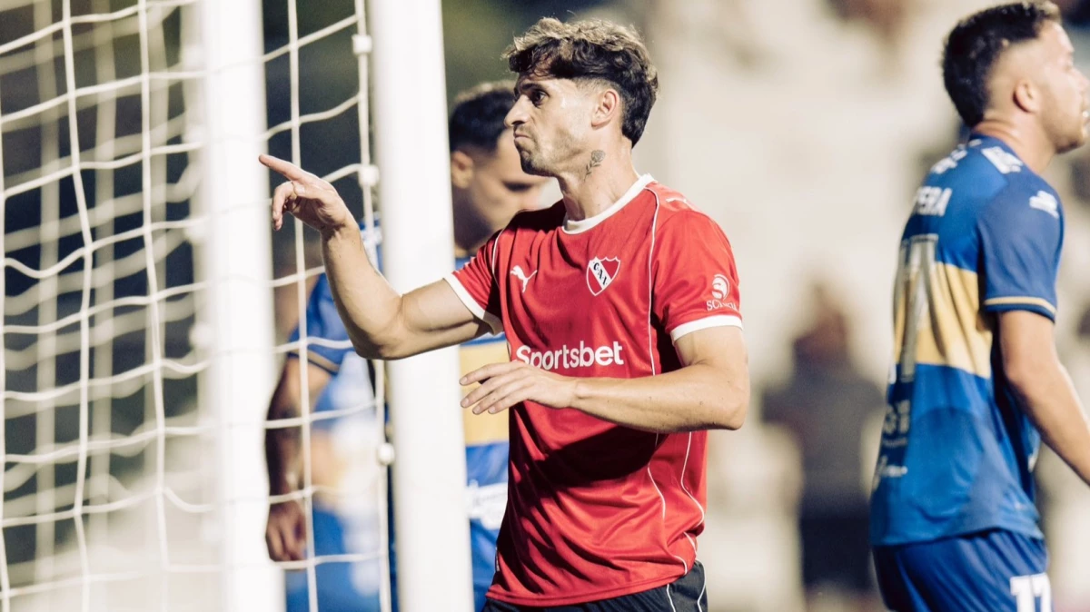 Foto: Walter Mazzanti convirtió el primer gol de Independiente.