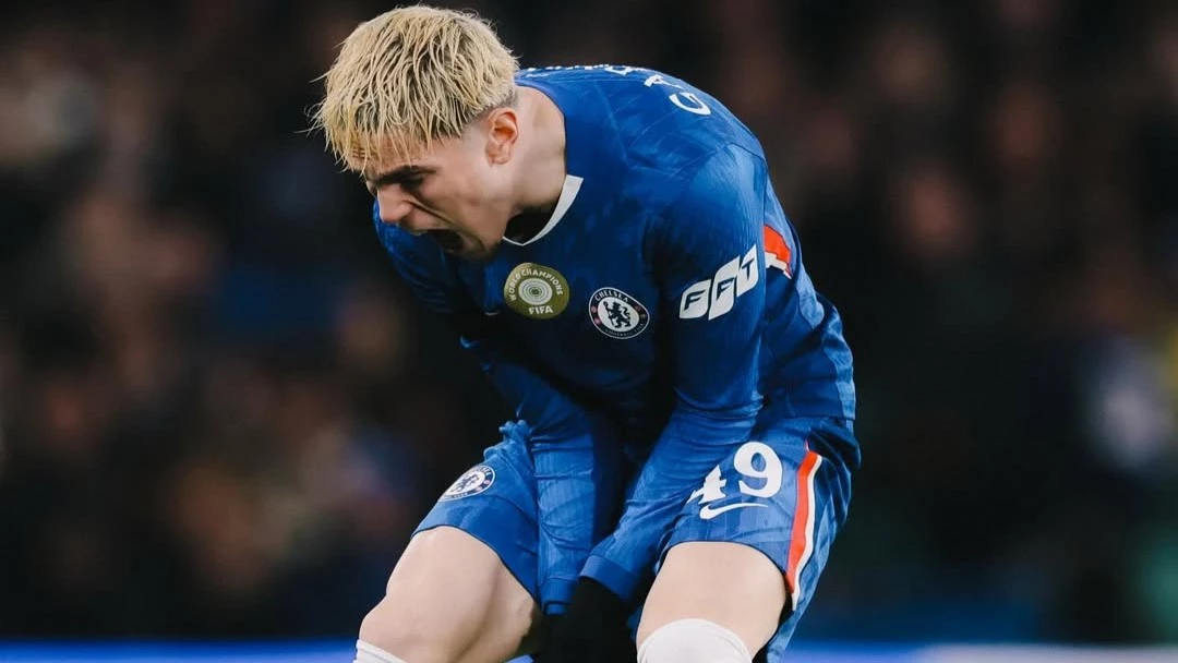 Garnacho enloquecido festeja su segundo gol. foto: @chelseafc.