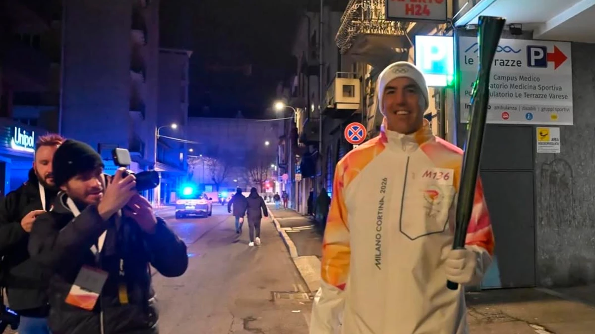 Scola y la antorcha olímpica, un símbolo eterno del deporte argentino y mundial | Foto: IG @pallvarese