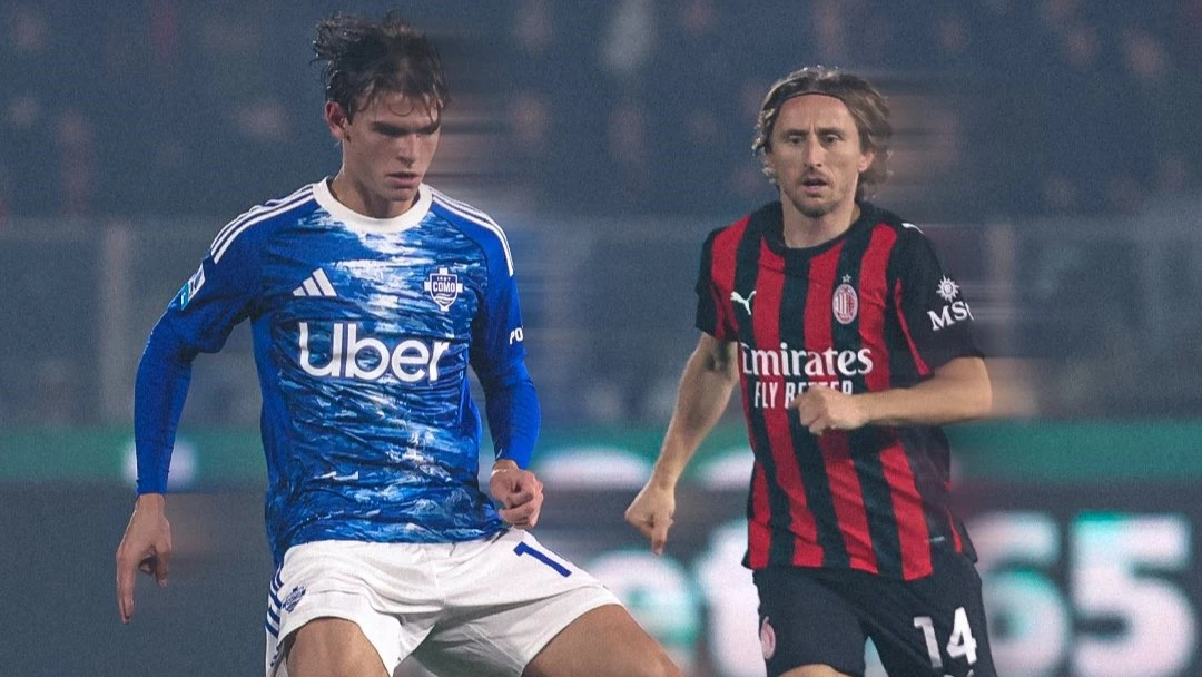 Choque de habilidosos: Nico Paz y el croata Luka Modric en la victoria de Milán ante Como. foto: @milanfc