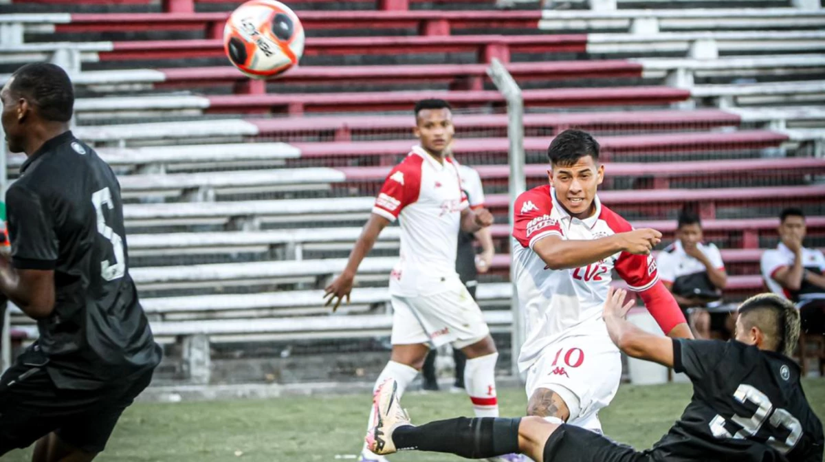 Foto: Thaiel Peralta, la joven promesa de Huracán que jugó un buen partido en la victoria por penales de su equipo ante Cúcuta