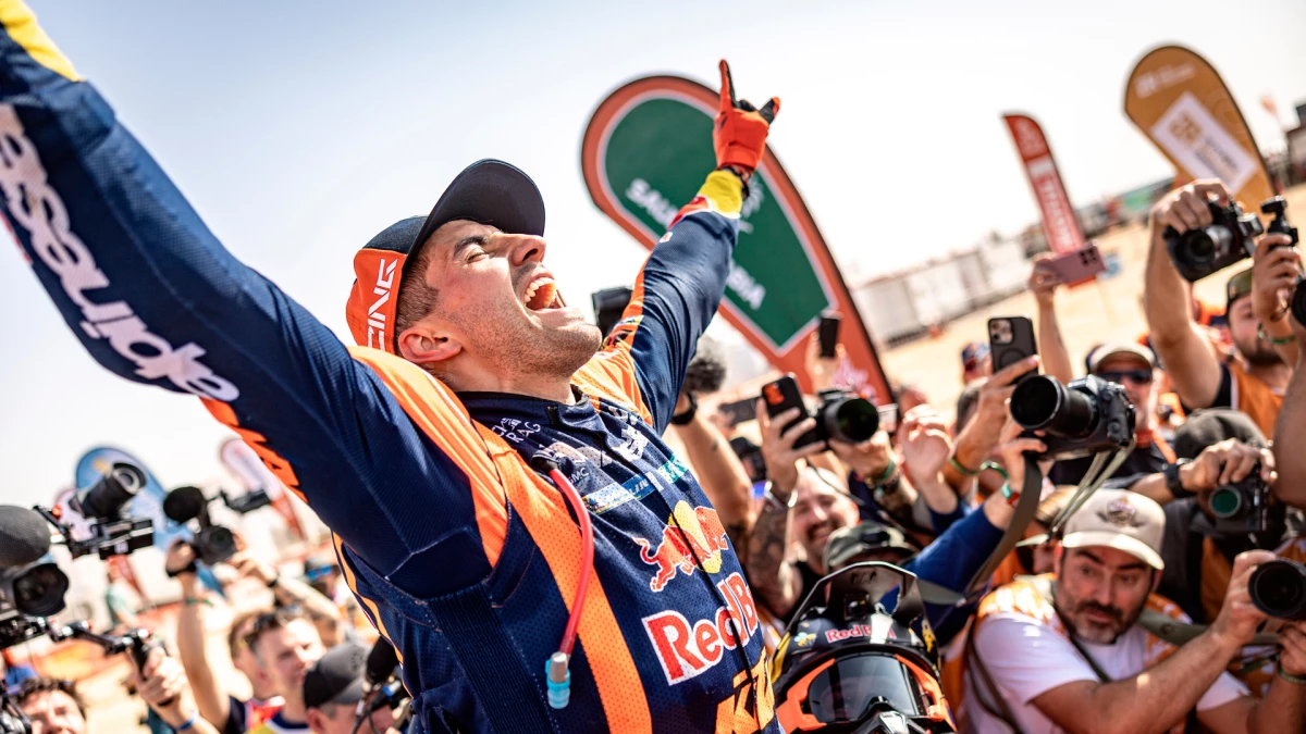 Luciano Benavides y la gloria deportiva: el salteño se quedó con el Rally Dakar 2026 | Foto: Somos Dakar