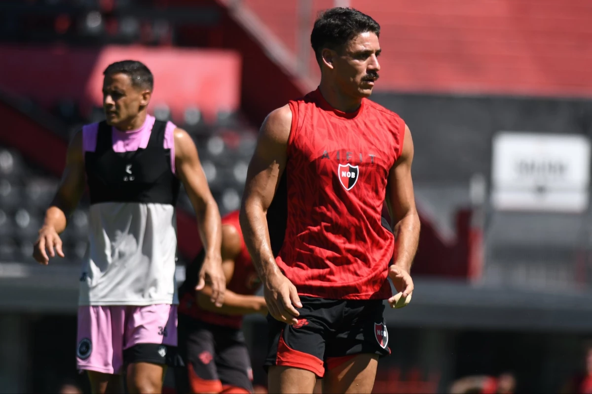 Foto:@Newells. El uruguayo Matías Cóccaro mostró rodaje en el amistoso de la Lepra ante Real Pilar: 1-1 en el Parque de la Independencia, a puertas cerradas&nbsp;