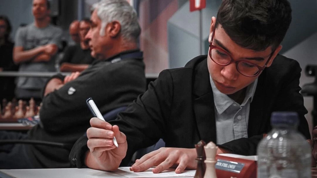 Foto:@tatasteelchess. Faustino Oro entabló y continúa invicto en el torneo Challenger de Wijk aan Zee