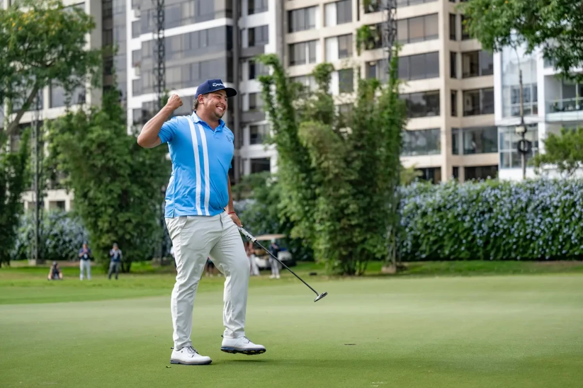 Foto: Prensa Campeonato Latinoamericano de Golf. El cordobés Pulcini ya ejecutó el tiro ganador y es campeón en Lima