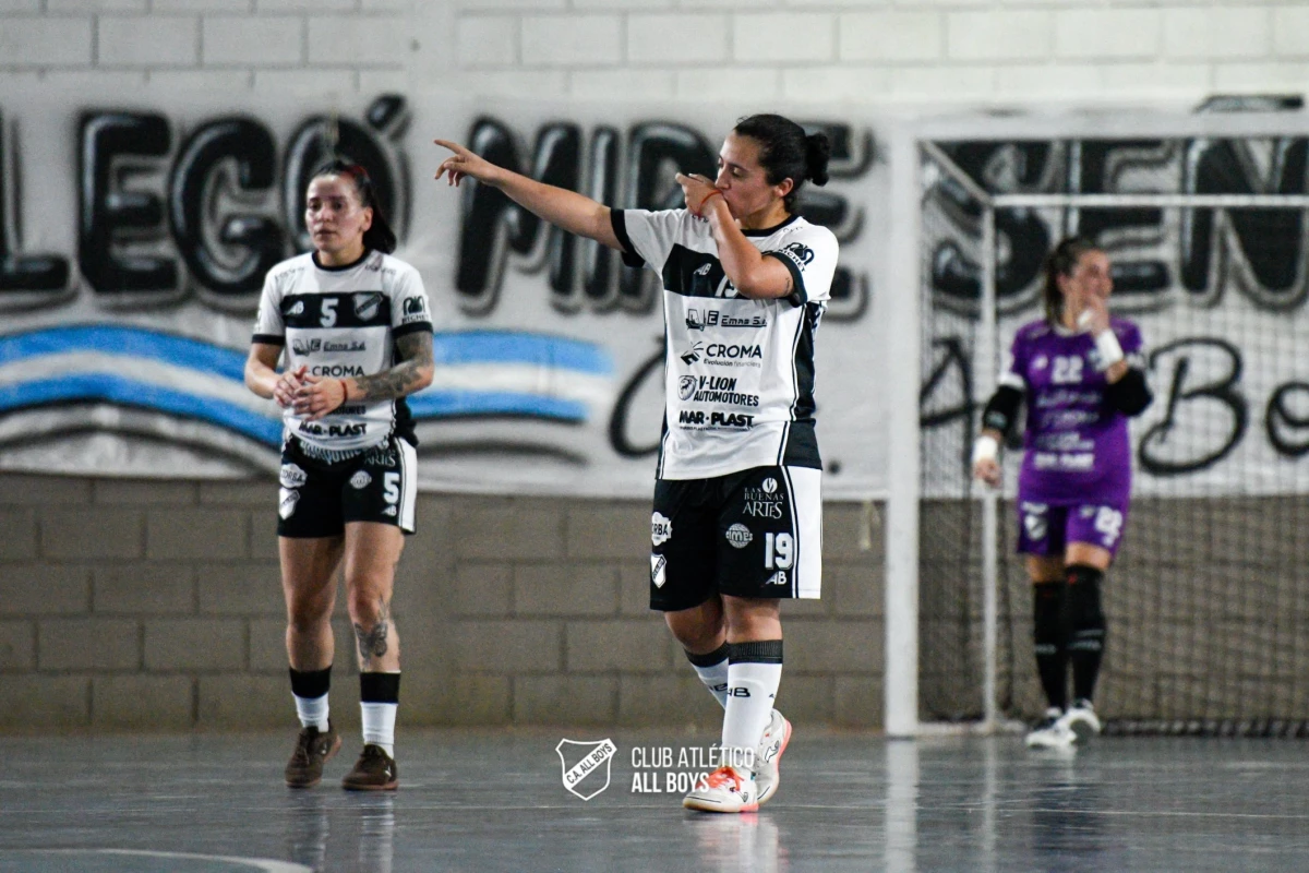 Foto:@caallboys. La ala Luciana Natta, jugadora del seleccionado argentino, seguirá en All Boys
