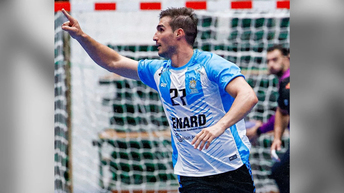 Foto: Pablo Mínguez y el número 27 que heredó de Diego Simonet.