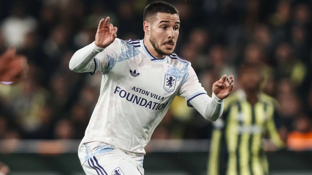 Emi Buendía en un pasaje de la importante victoria en Estambul. Foto: @avfcofficial