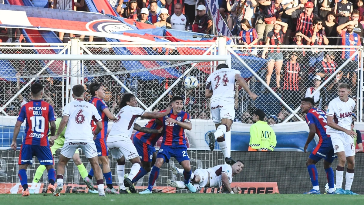 El gol de Izquierdoz que significó el 2-0 parcial de Lanús. Foto de Eliana Obregón (DeporTV).&nbsp;