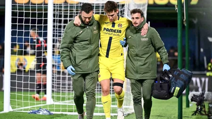 Foyth dejó el campo sin poder pisar con el pie izquierdo