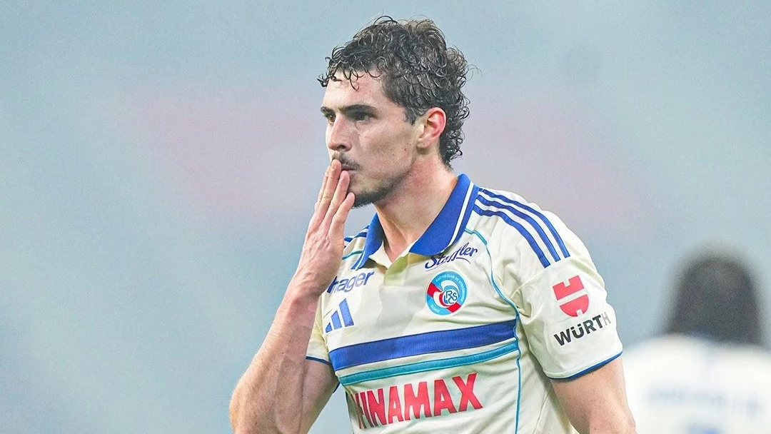 El argentino Panichelli marecó el primer tanto de Racing de Estrasburgo en la goleada ante Lille. Foto: @RCSA_English